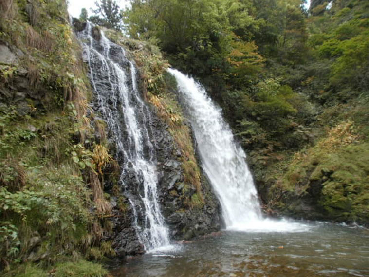 山形県旅行観光銀山温泉散策コース白銀の滝