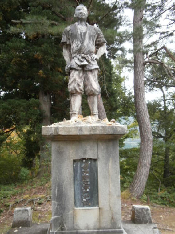 山形県旅行観光銀山温泉散策コース儀賀市郎左衛門像