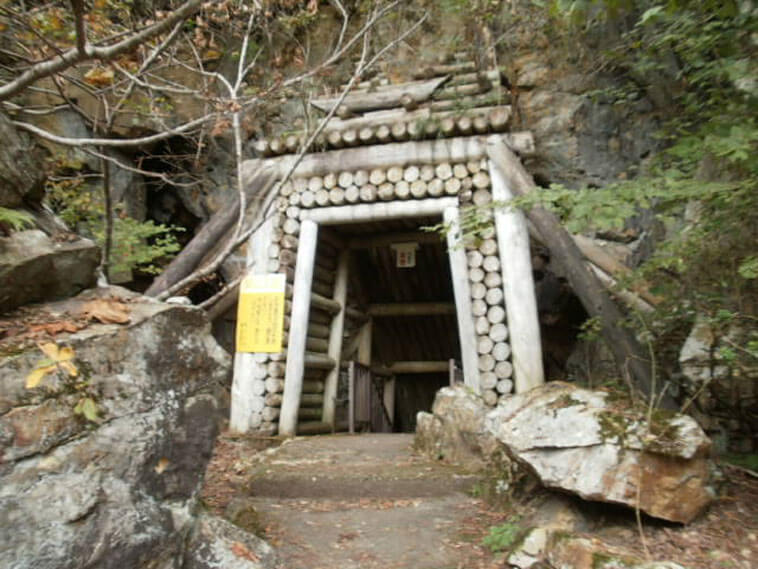 山形県旅行観光銀山温泉散策コース延沢銀坑洞